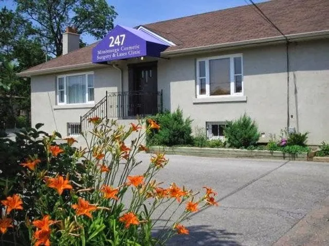 The Mississauga Cosmetic Surgery & Laser Clinic: Dr. Michael J. Weinberg reviews