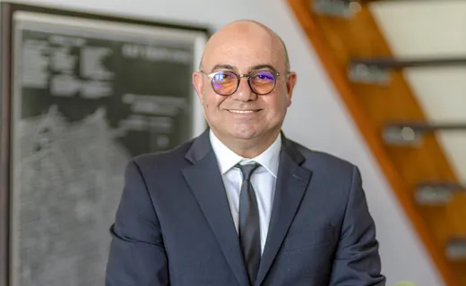 Ray Amouzandeh reviews