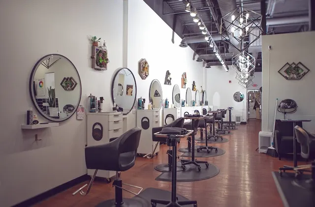 Lumos Nox Salon reviews