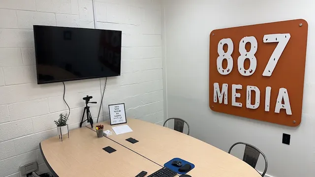887 Media reviews