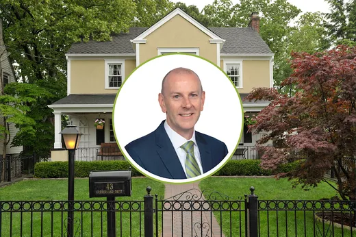 Tony Murphy reviews