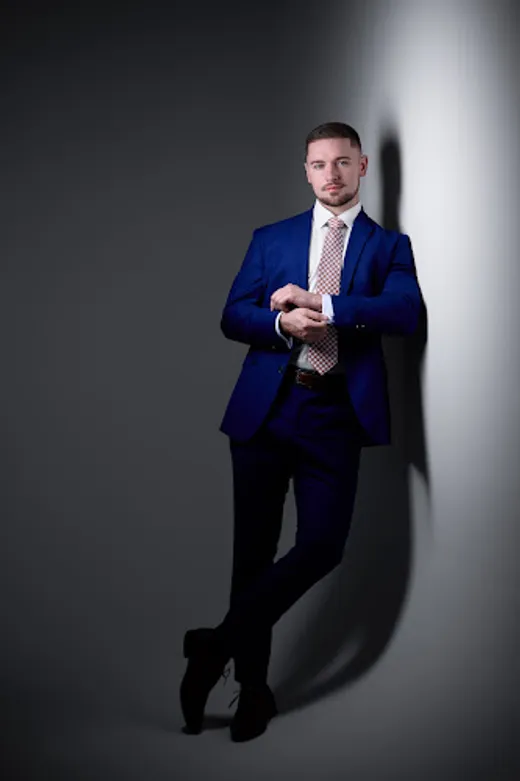 Jonathan Fry reviews