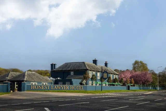The Honest Lawyer Hotel reviews