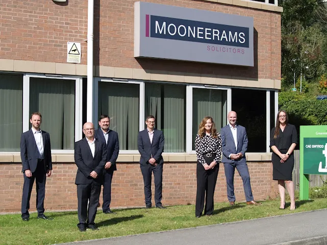 Mooneerams Solicitors reviews